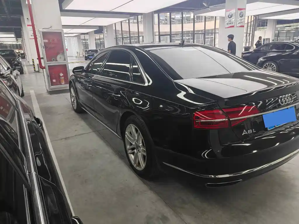 Audi A8 — миниатюра 6