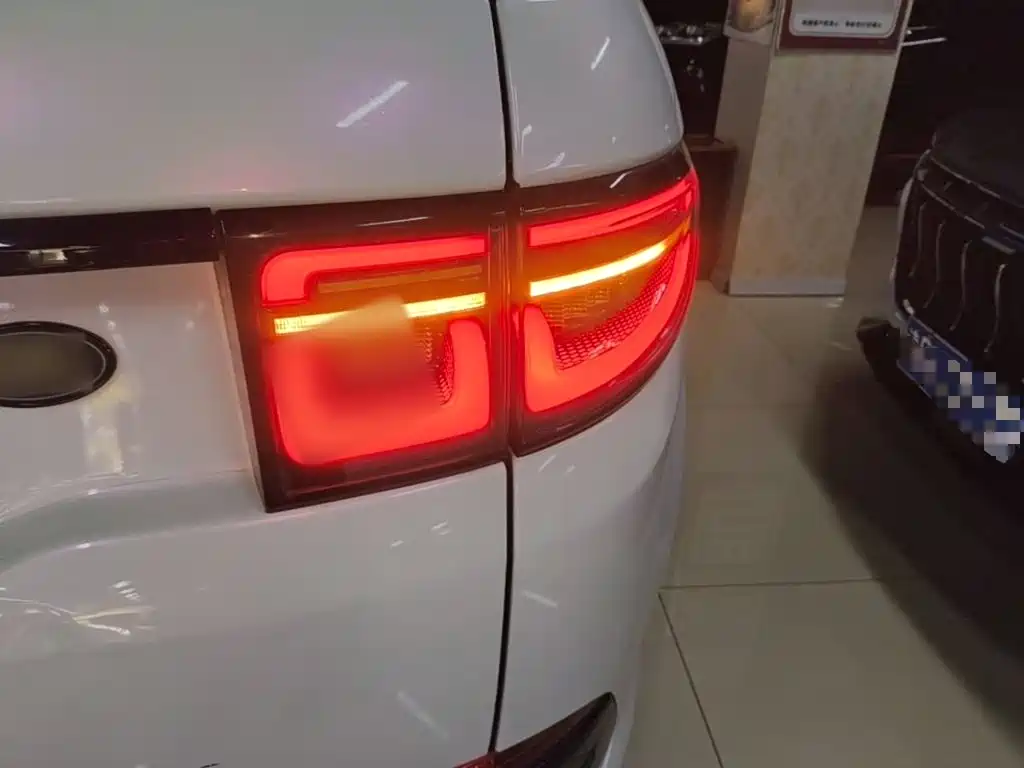 Land Rover Discovery Sport Hybrid — миниатюра 8