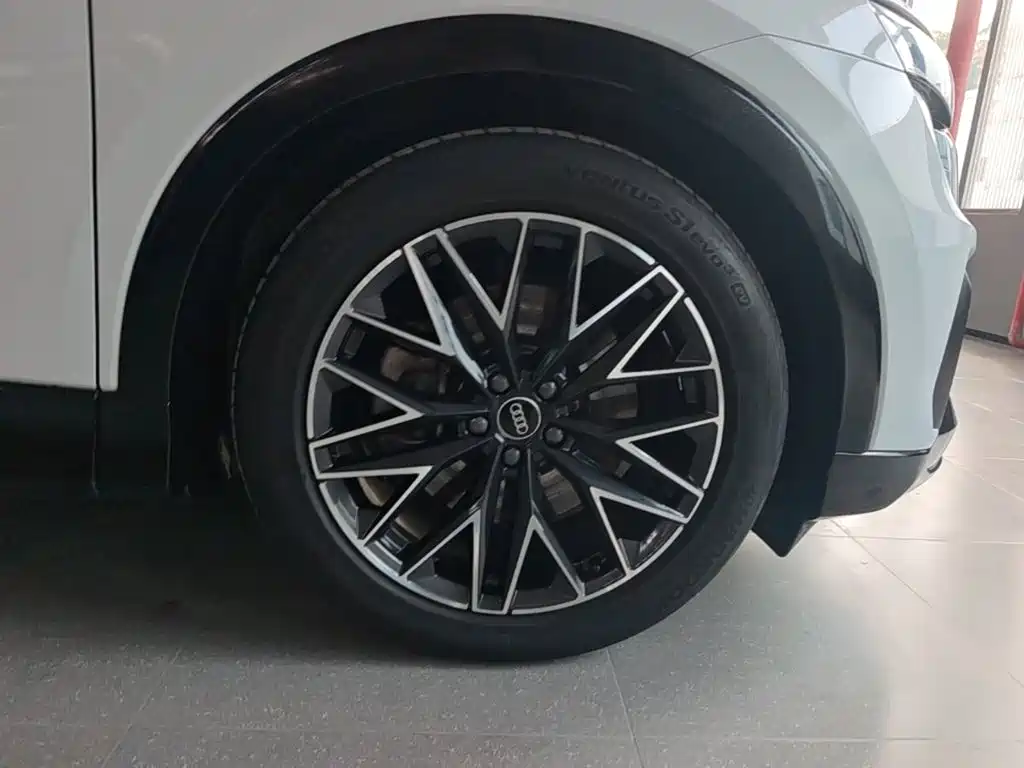 Audi Q5 e-tron — миниатюра 12