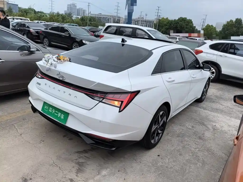 Hyundai Elantra — миниатюра 7