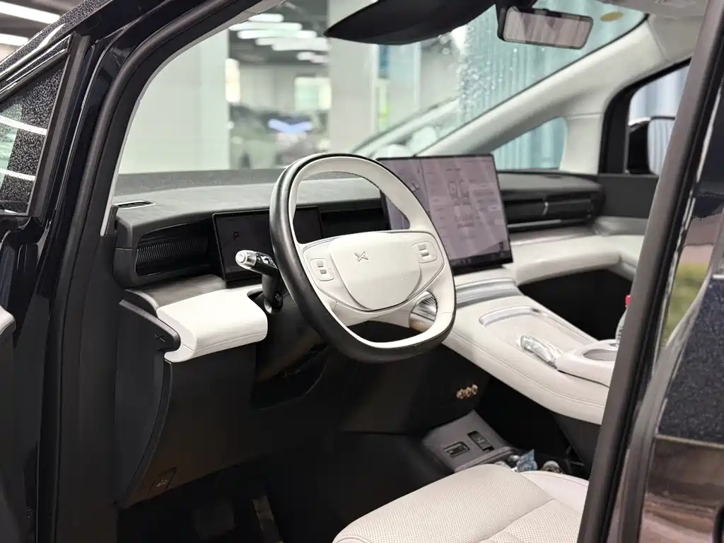 XPeng X9 — миниатюра 5