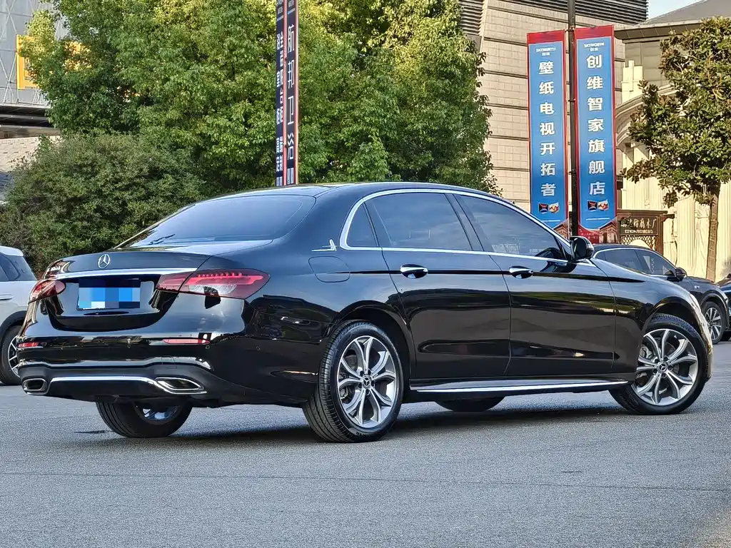 Mercedes-Benz E-Class — миниатюра 9