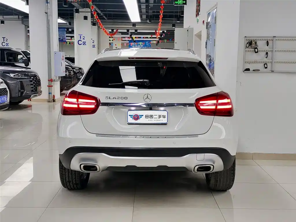 MERCEDES-BENZ GLA