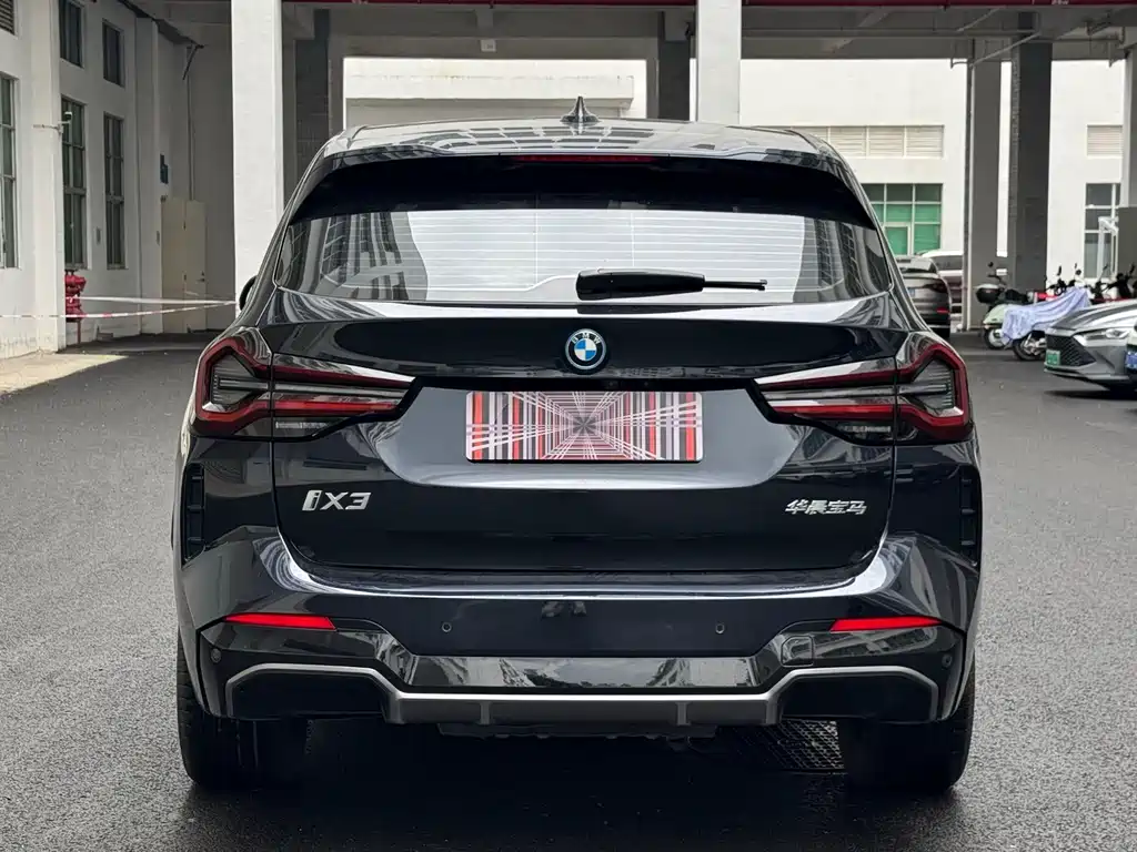 BMW iX3 — миниатюра 9