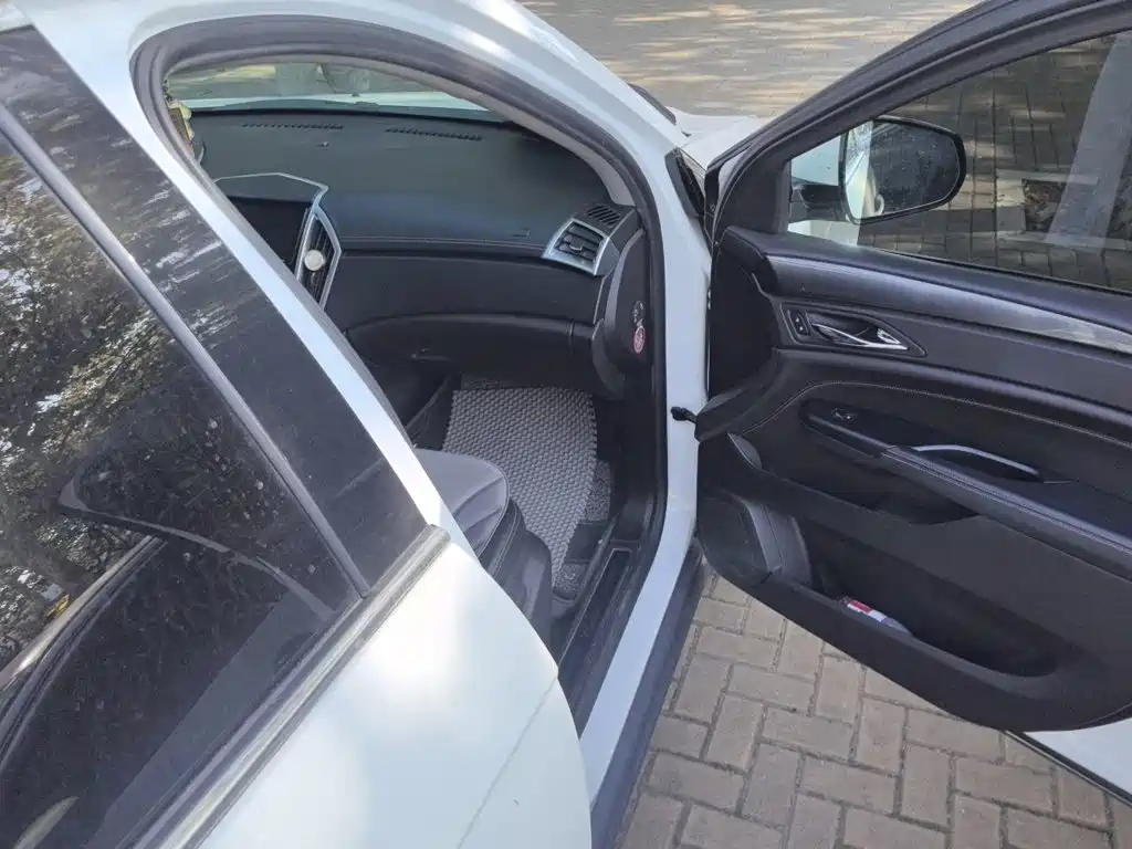 Cadillac SRX — миниатюра 18
