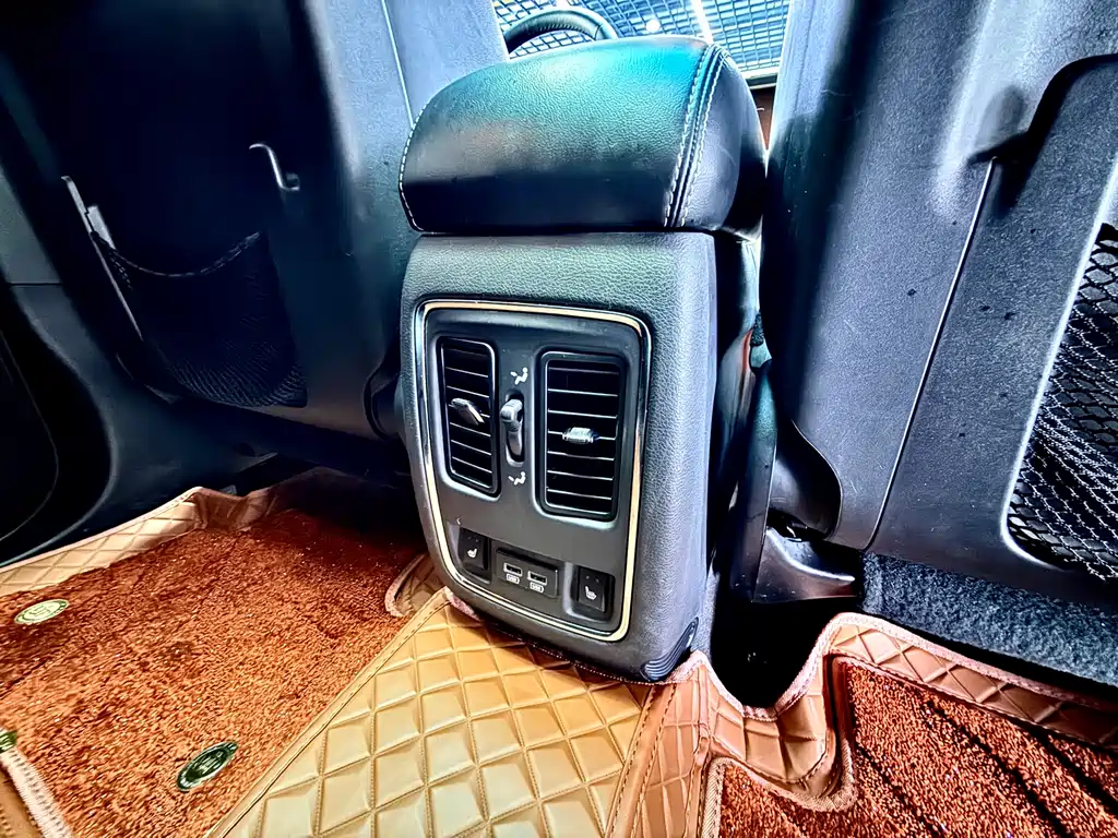 Jeep Grand Cherokee (Import) — миниатюра 11