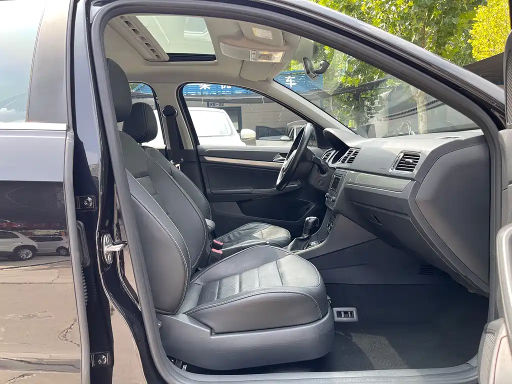 Volkswagen Lavida — миниатюра 6