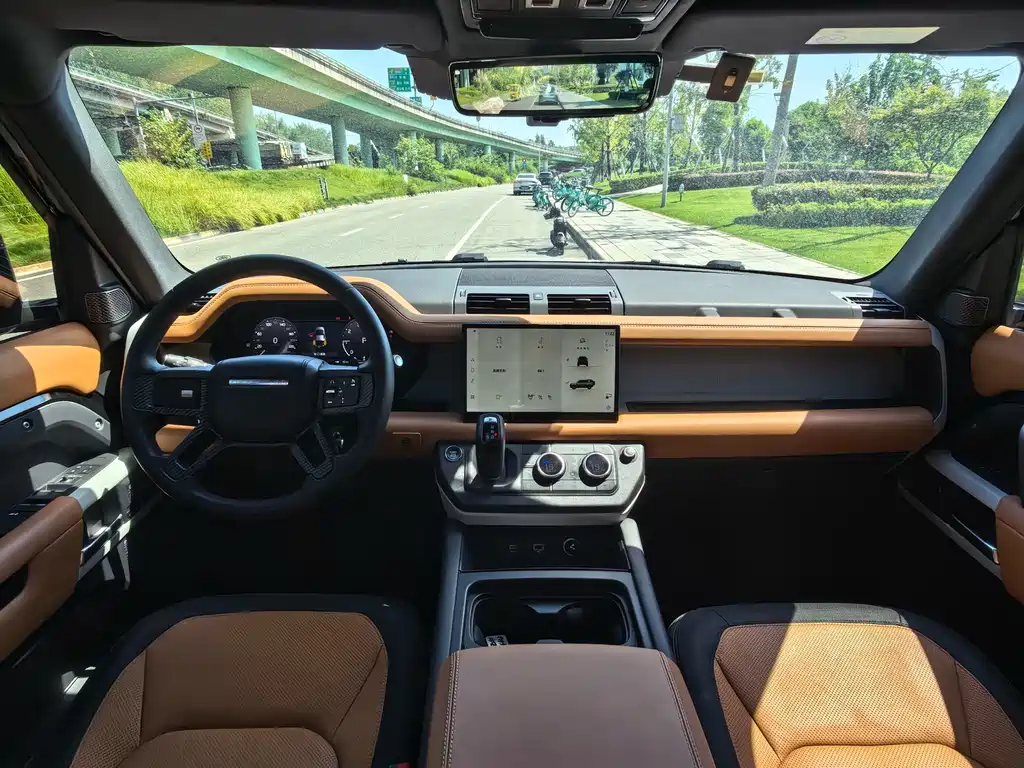 Land Rover Defender — миниатюра 8