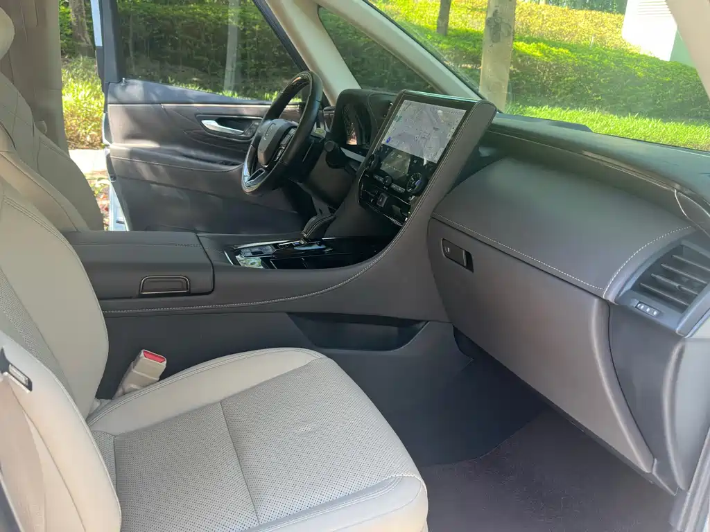 Toyota Vellfire — миниатюра 18