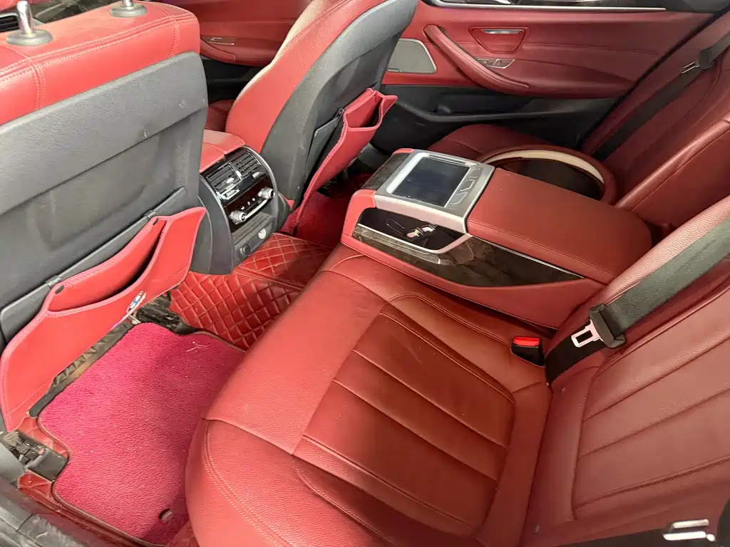 BMW 5 Series — миниатюра 8