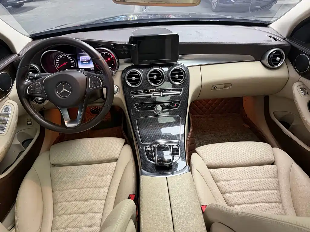 Mercedes-Benz C-Class — миниатюра 4