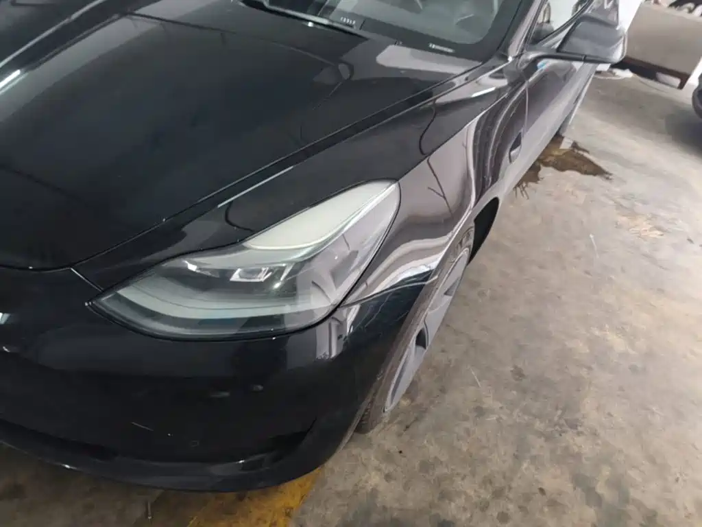 Tesla Model 3 — миниатюра 24