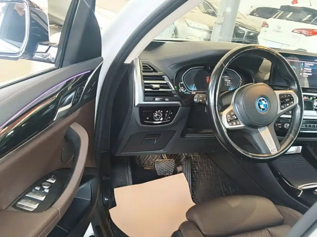 BMW iX3 — миниатюра 16