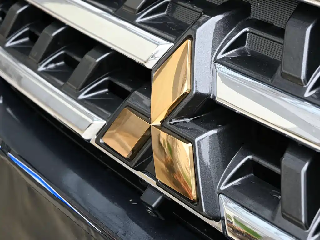 Mitsubishi Pajero (Import) — миниатюра 6