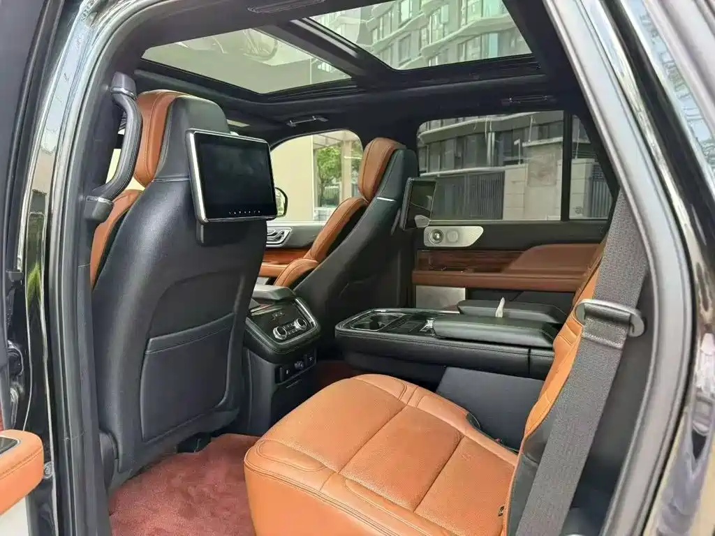 Lincoln Navigator — миниатюра 3