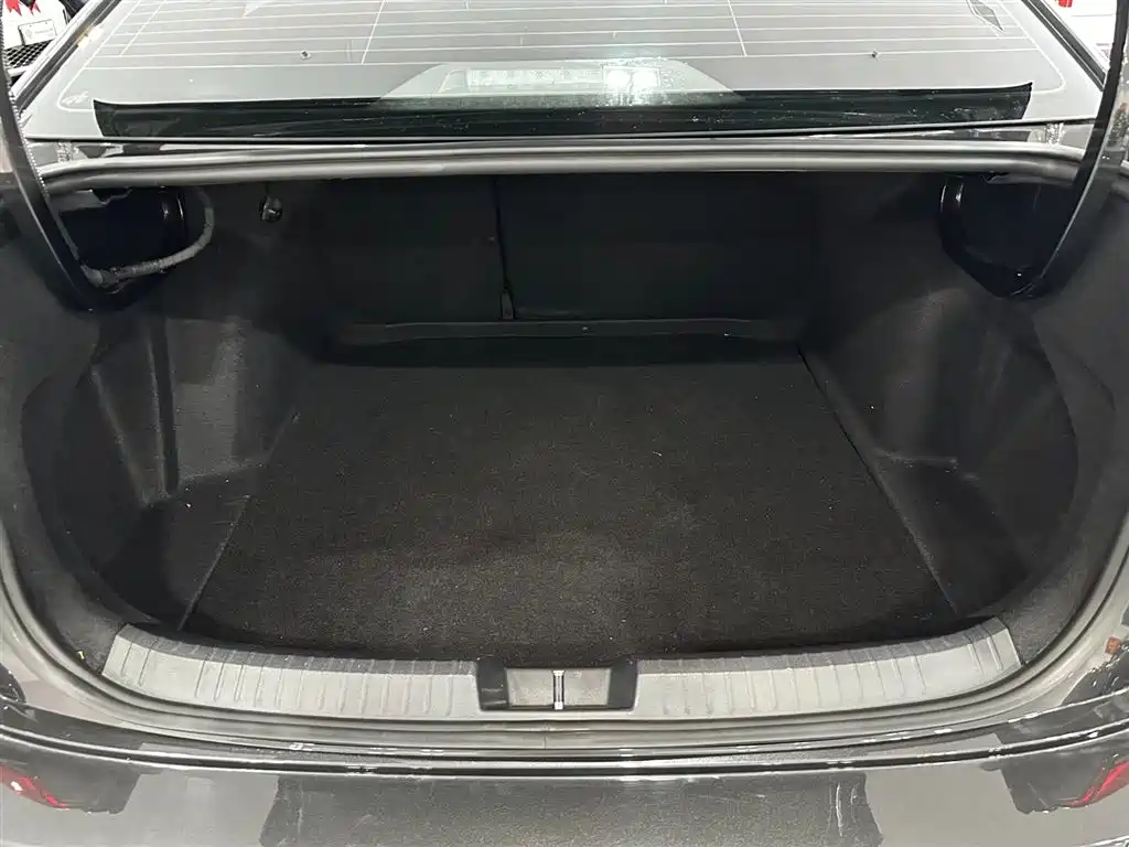 Volkswagen Sagitar — миниатюра 33