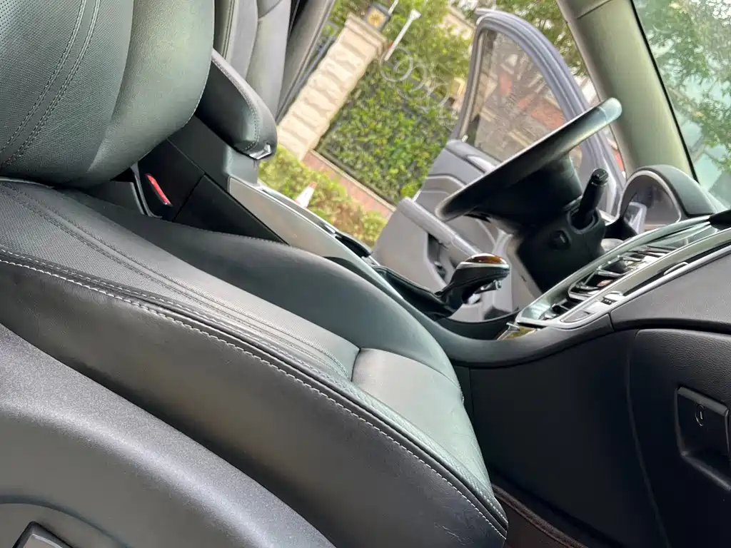 Cadillac SRX — миниатюра 10