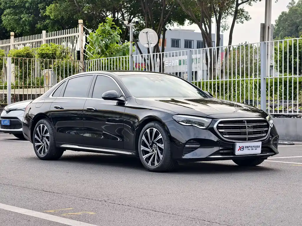 Mercedes-Benz E-Class — миниатюра 8