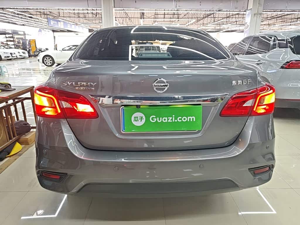 Nissan Sylphy 1.6 л 2023 г. Серебристо-серый, пробег 42000 км