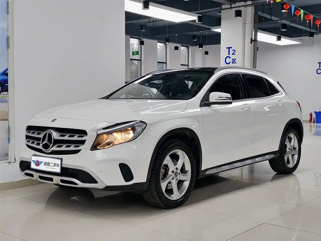 MERCEDES-BENZ GLA