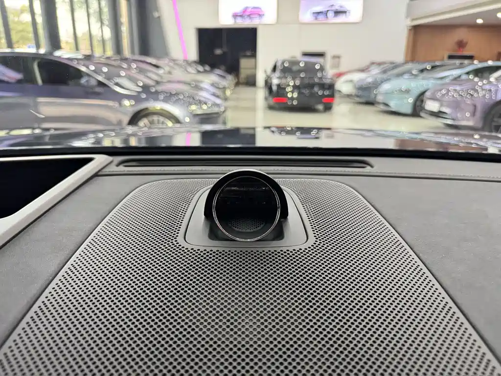 AITO ASK THE WORLD M9