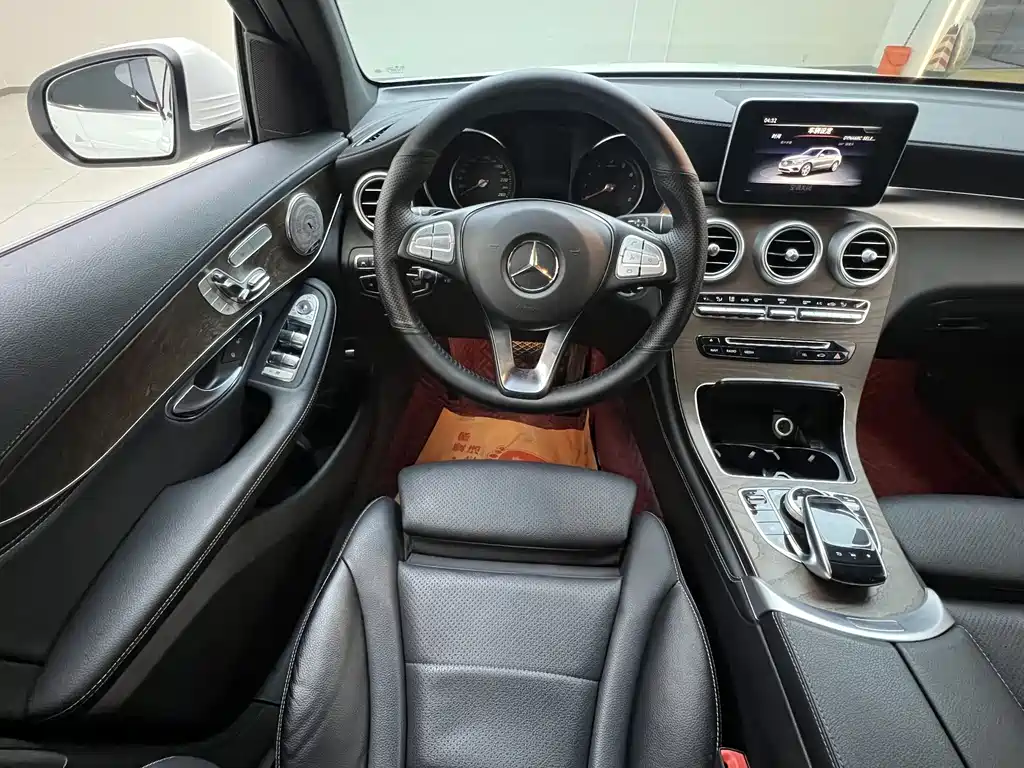 MERCEDES-BENZ GLC