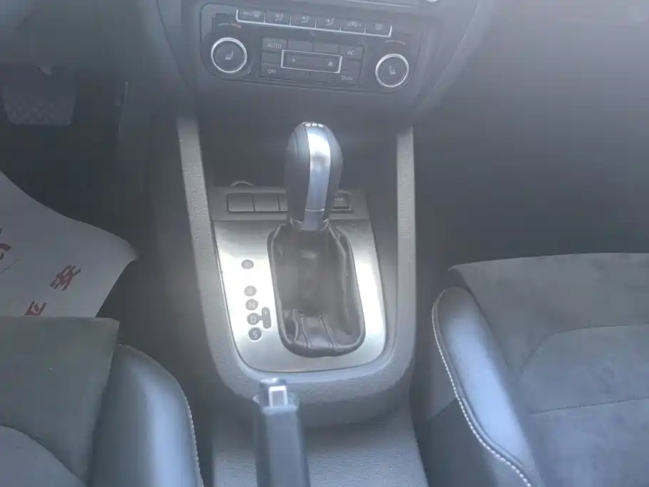Volkswagen Sagitar — миниатюра 16
