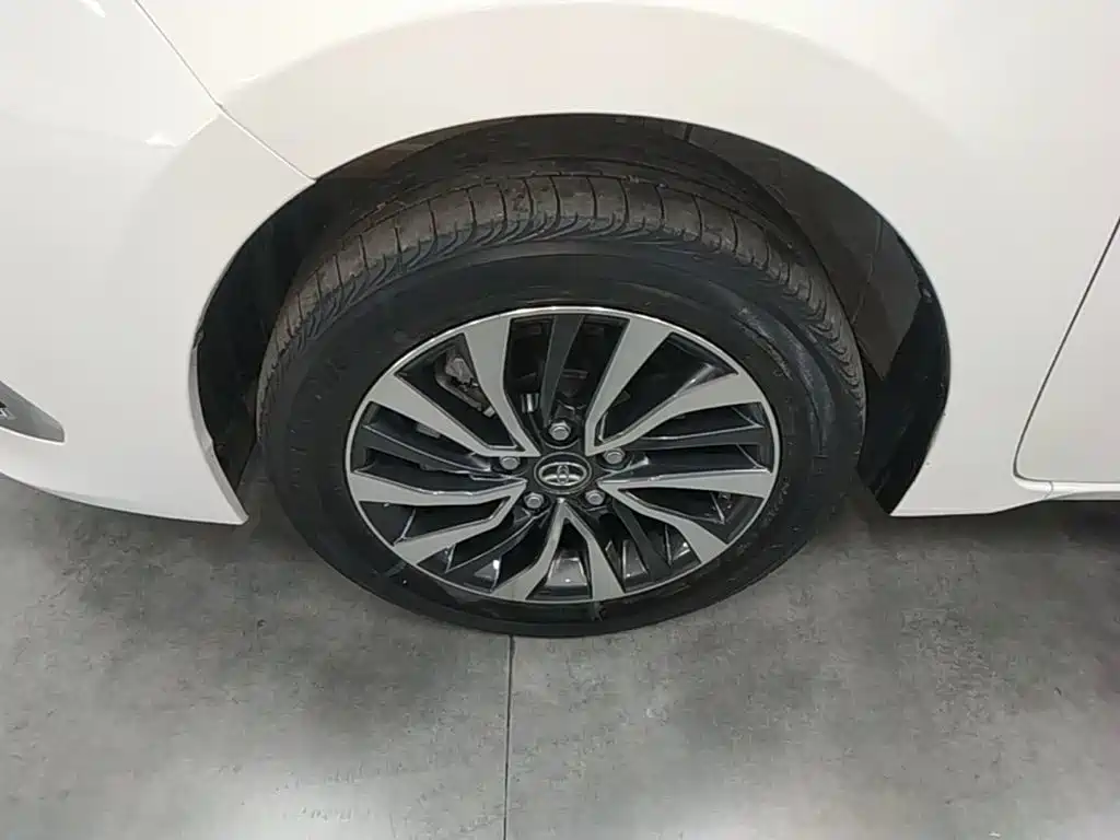 Toyota Corolla Hybrid — миниатюра 23