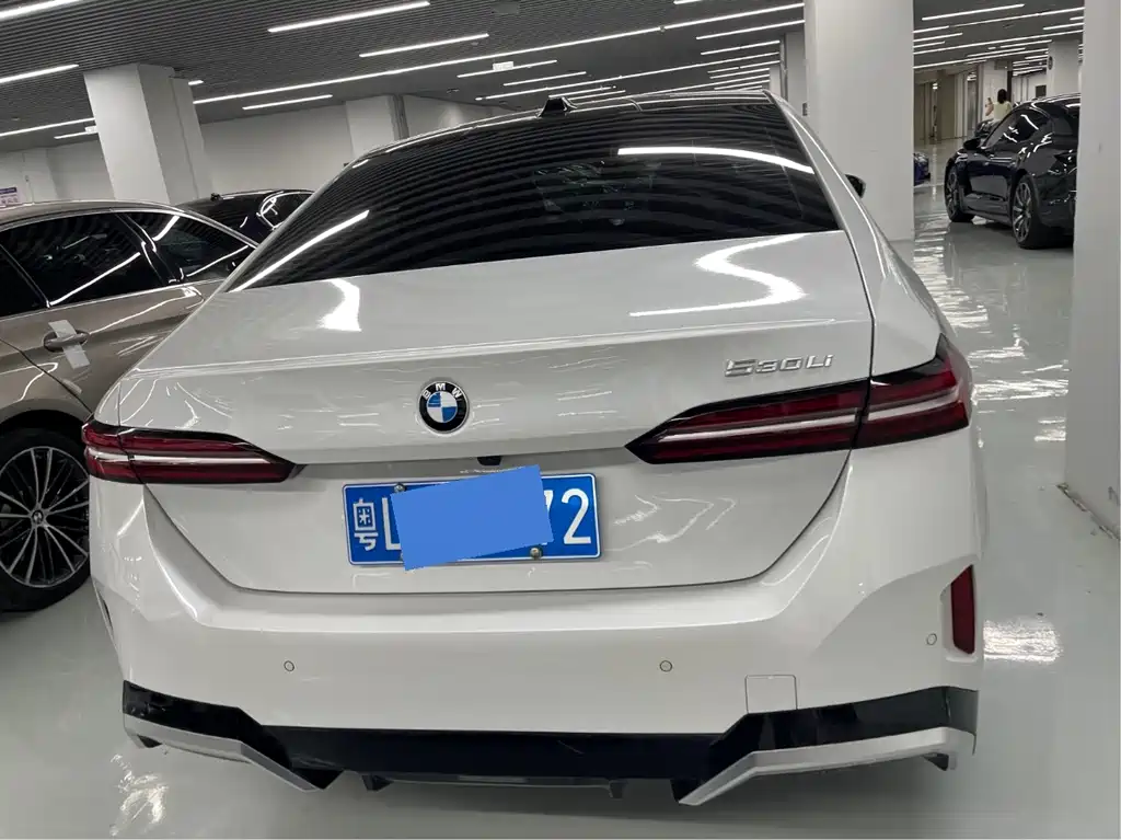 BMW 5 Series — миниатюра 19
