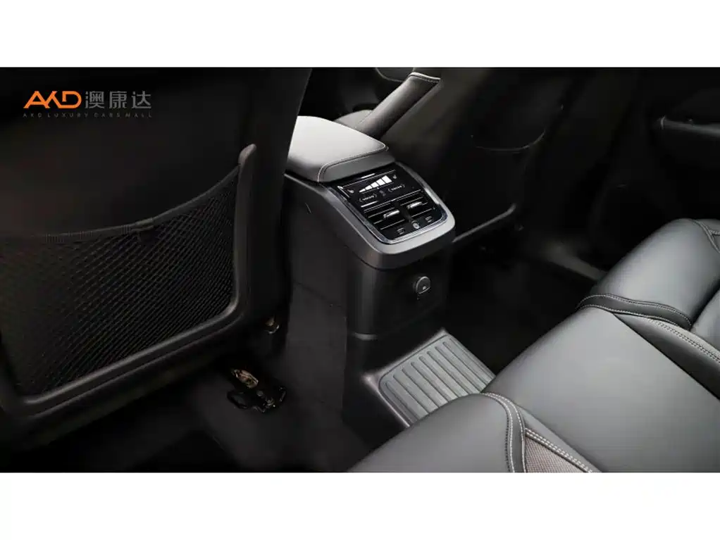 Volvo XC60 PHEV — миниатюра 9