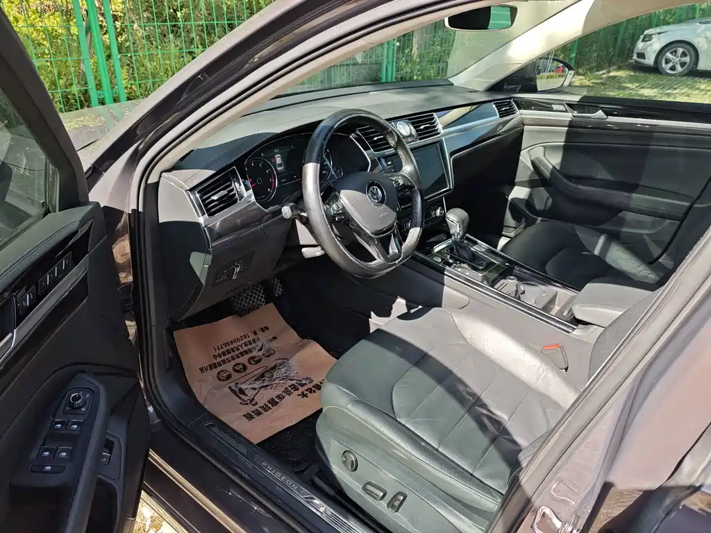 Volkswagen Phideon — миниатюра 8
