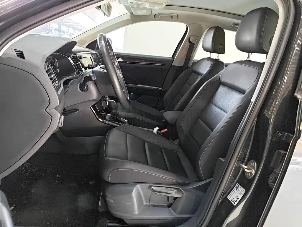 Volkswagen T-Roc — миниатюра 12