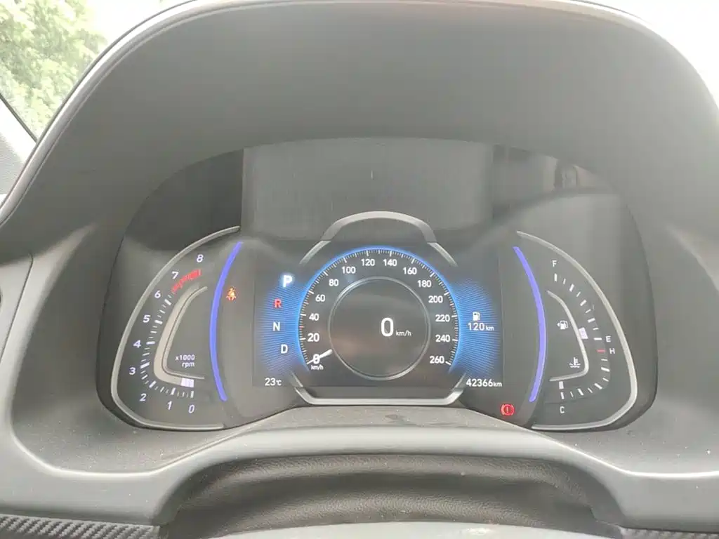 Hyundai Elantra — миниатюра 12