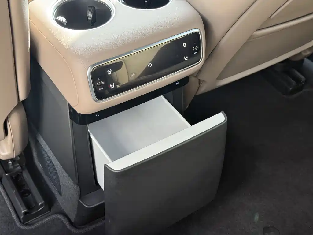 Li Auto Li L8 — миниатюра 9