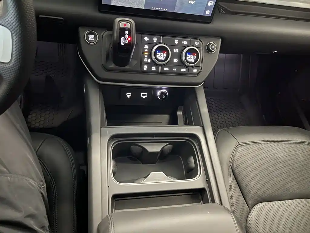 Land Rover Defender — миниатюра 20