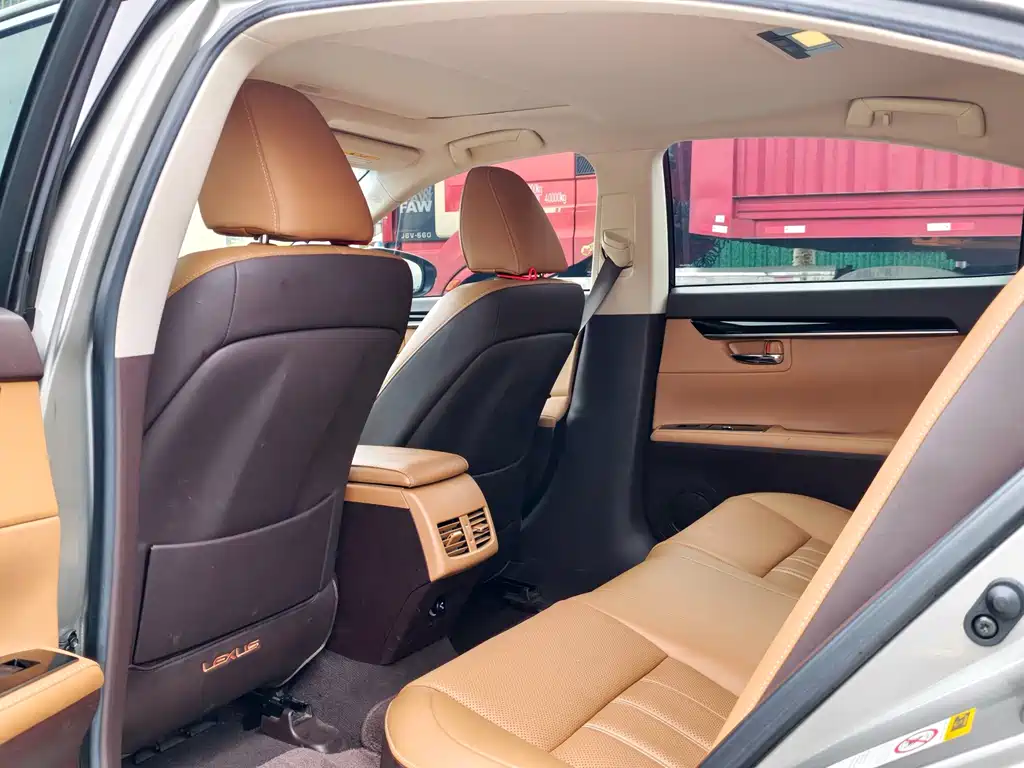 Lexus ES — миниатюра 8