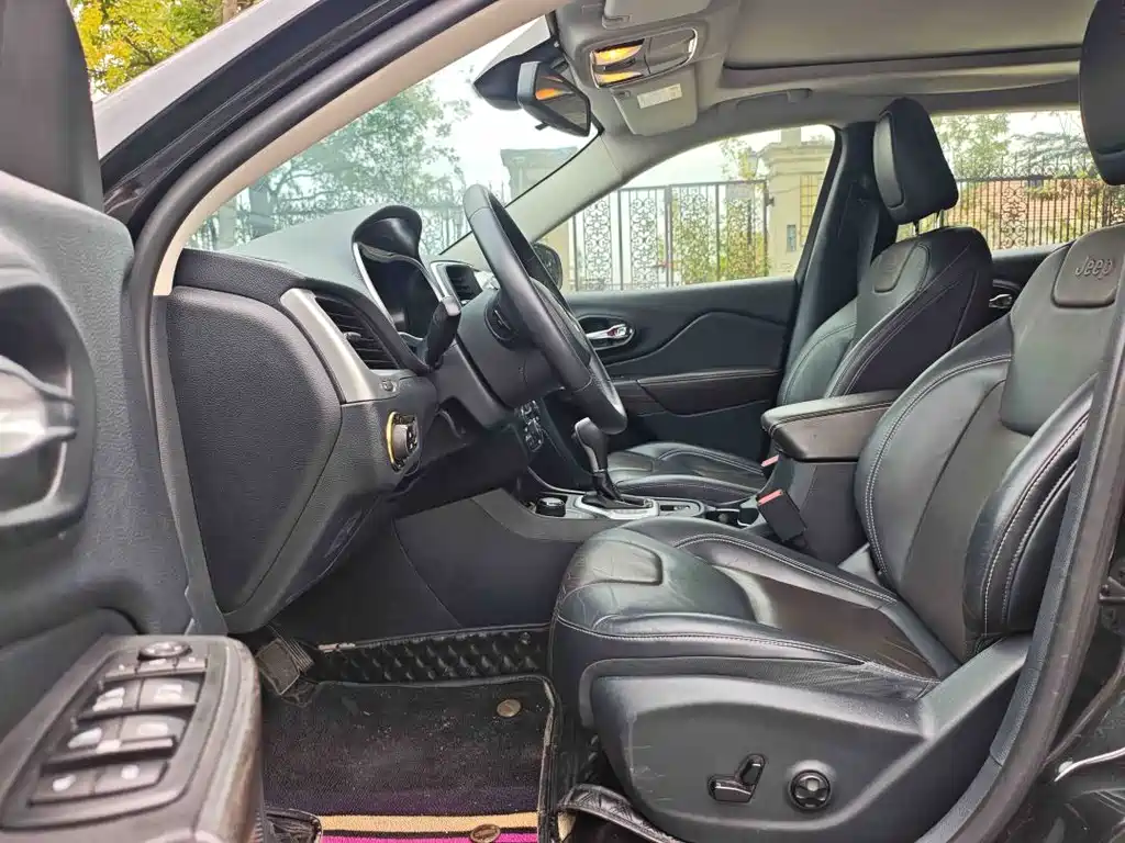 Jeep Cherokee — миниатюра 8