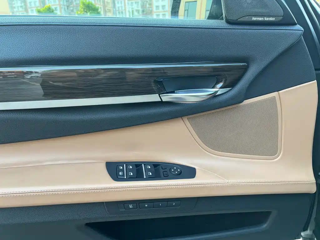 BMW 7 Series — миниатюра 24
