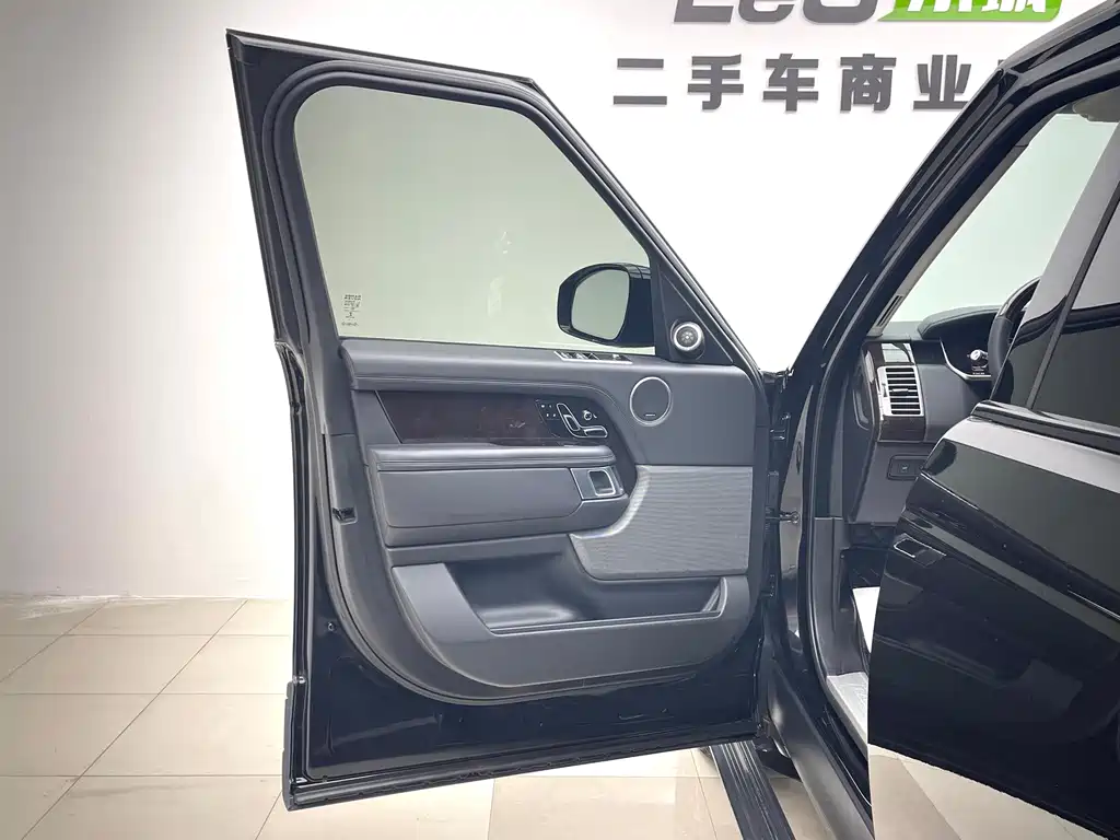 Land Rover Range Rover — миниатюра 4
