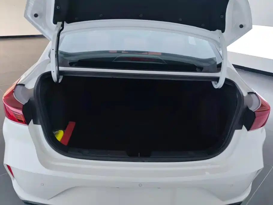 Changan Eado — миниатюра 4