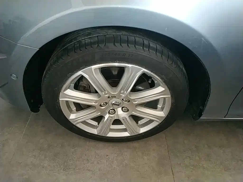 Volvo V40 — миниатюра 23