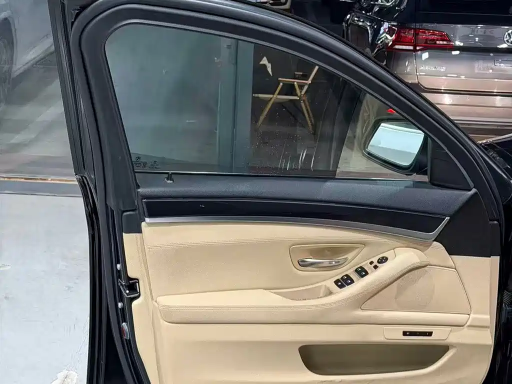 BMW 5 Series (Import) — миниатюра 5