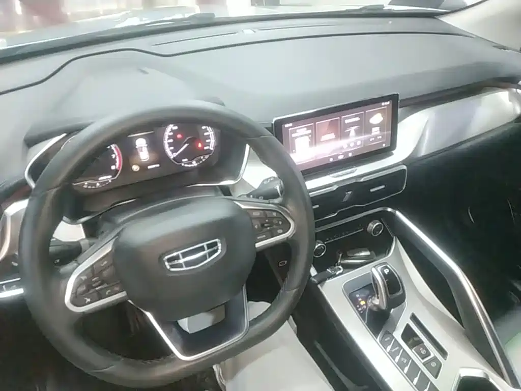 Geely Binyue — миниатюра 10
