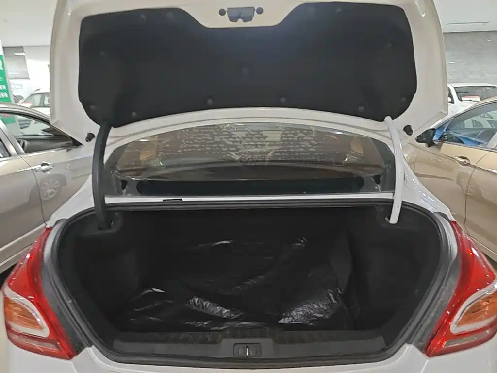 Peugeot 308 — миниатюра 19