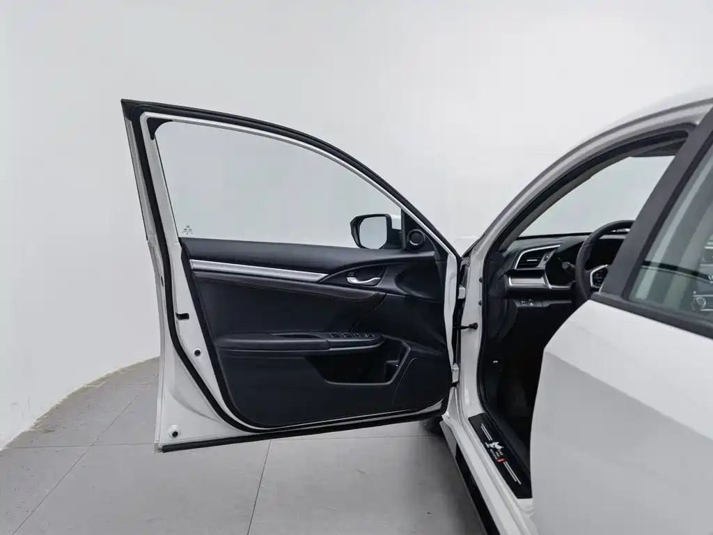Honda Civic — миниатюра 8
