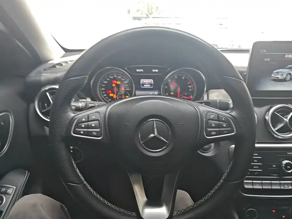 Mercedes-Benz GLA — миниатюра 11