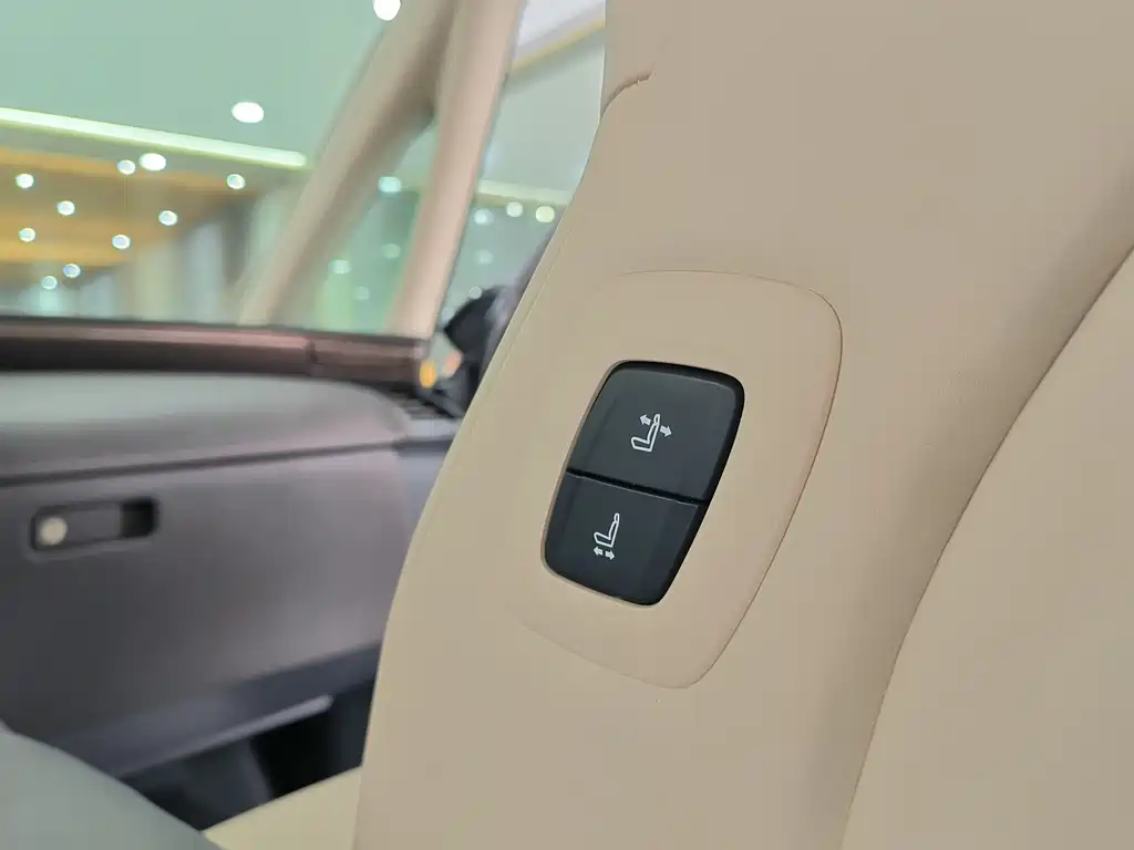 Toyota Vellfire — миниатюра 12