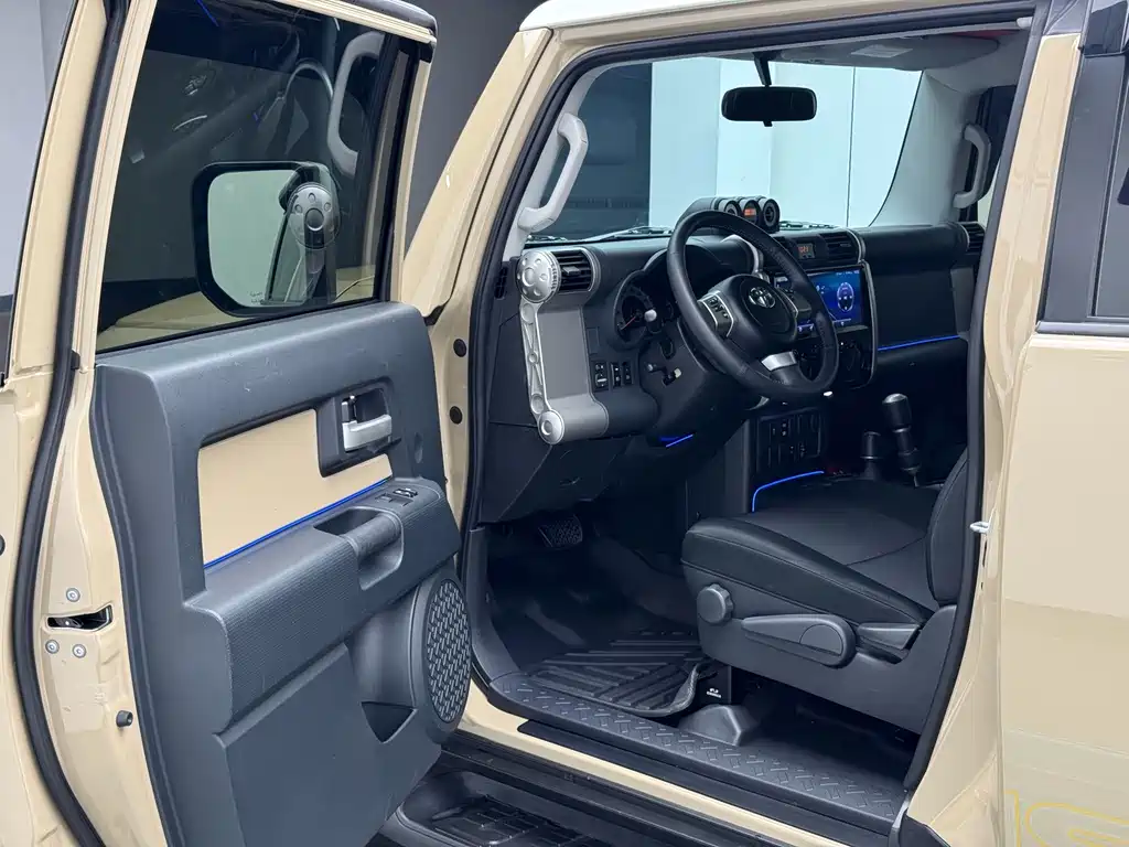 Toyota FJ Cruiser — миниатюра 13