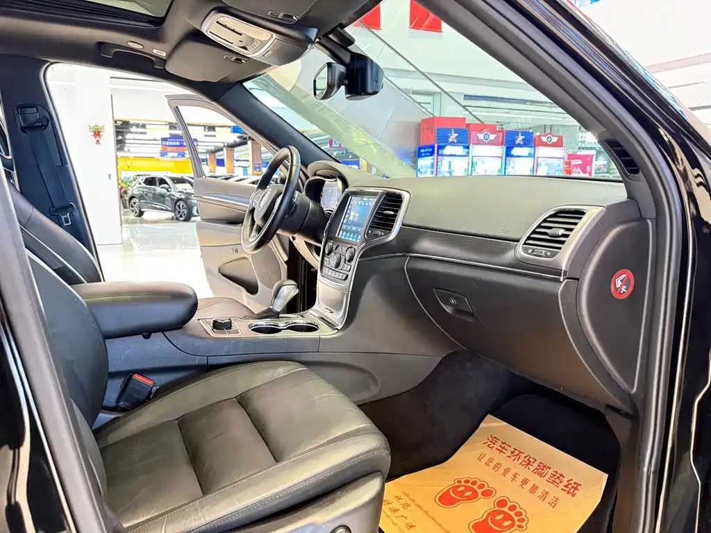 Jeep Grand Cherokee (Import) — миниатюра 6