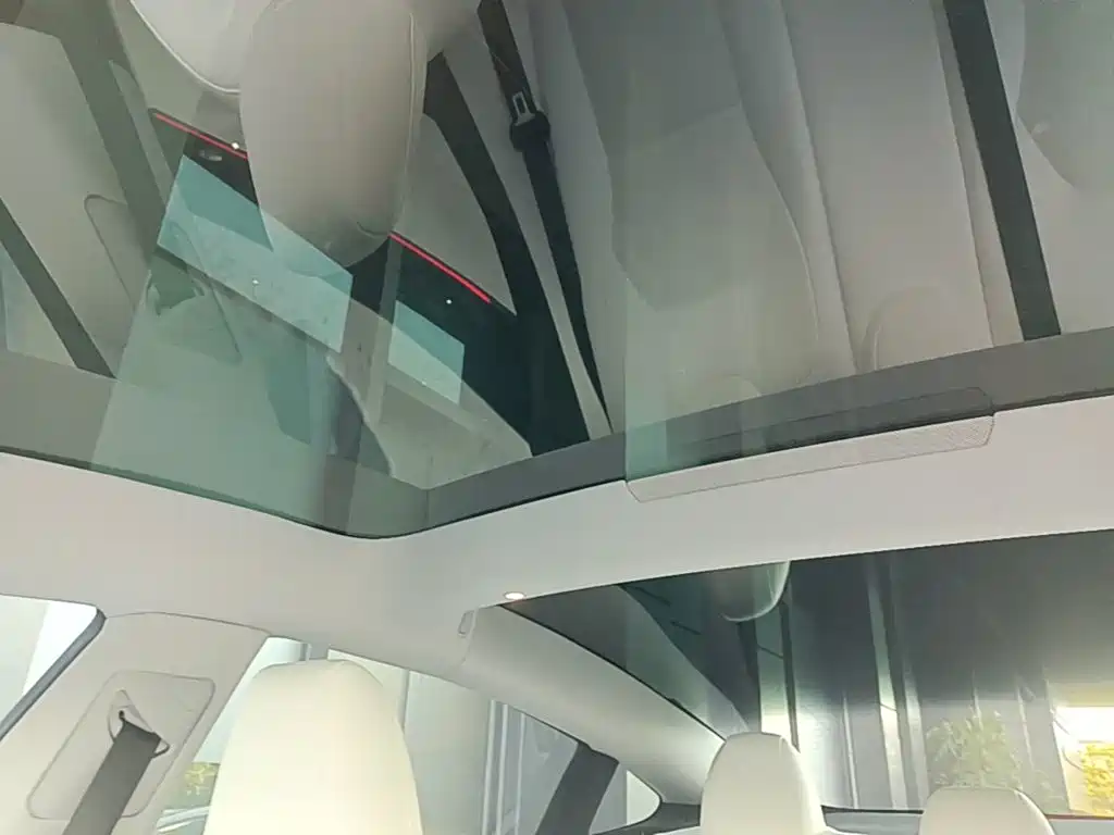 Tesla Model 3 — миниатюра 18
